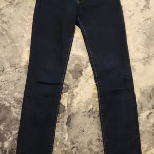 711 Skinny Levis  Size 27